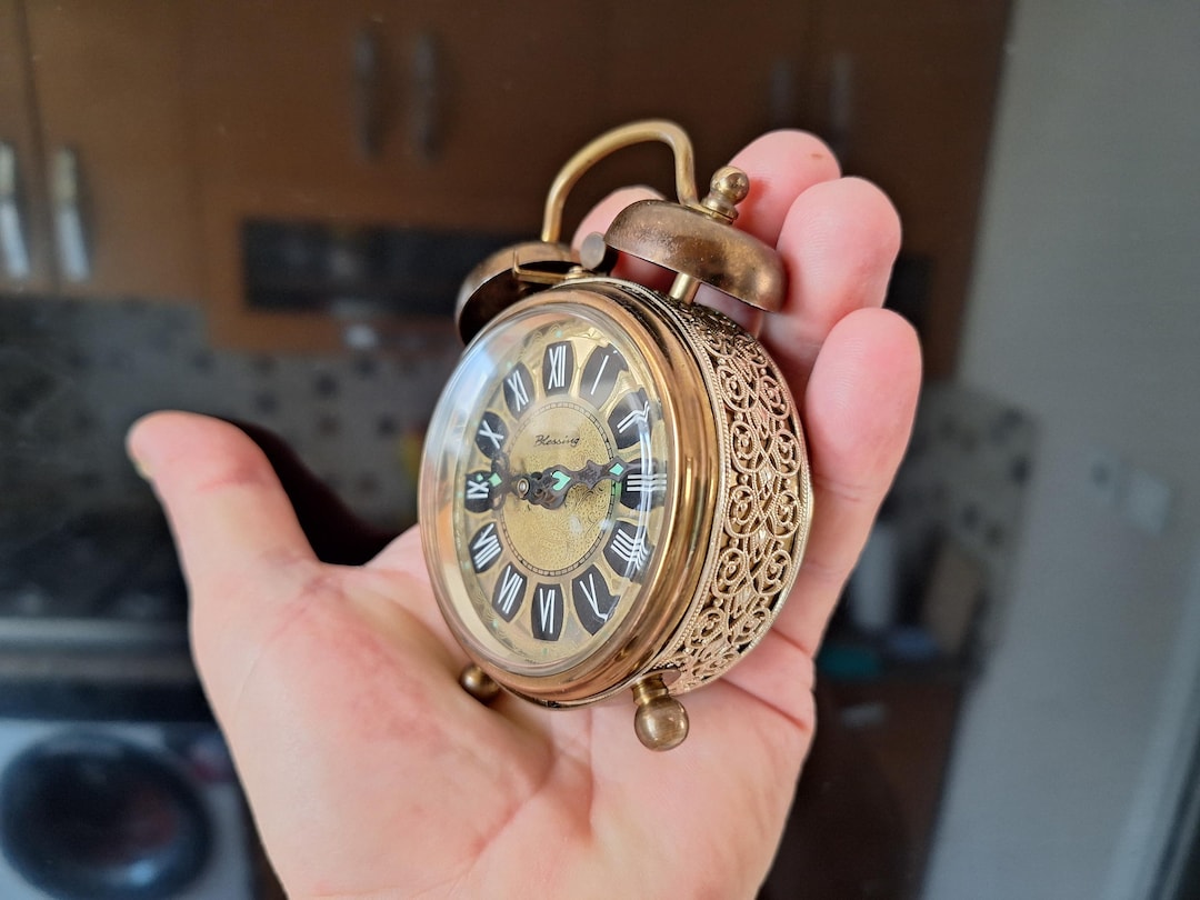 ヴィンテージドイツ製置時計、フィリグリー真鍮ケース、ローマ数字