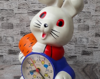 ヴィンテージのウサギの目覚まし時計：1990年代のテーブルデスクの装飾