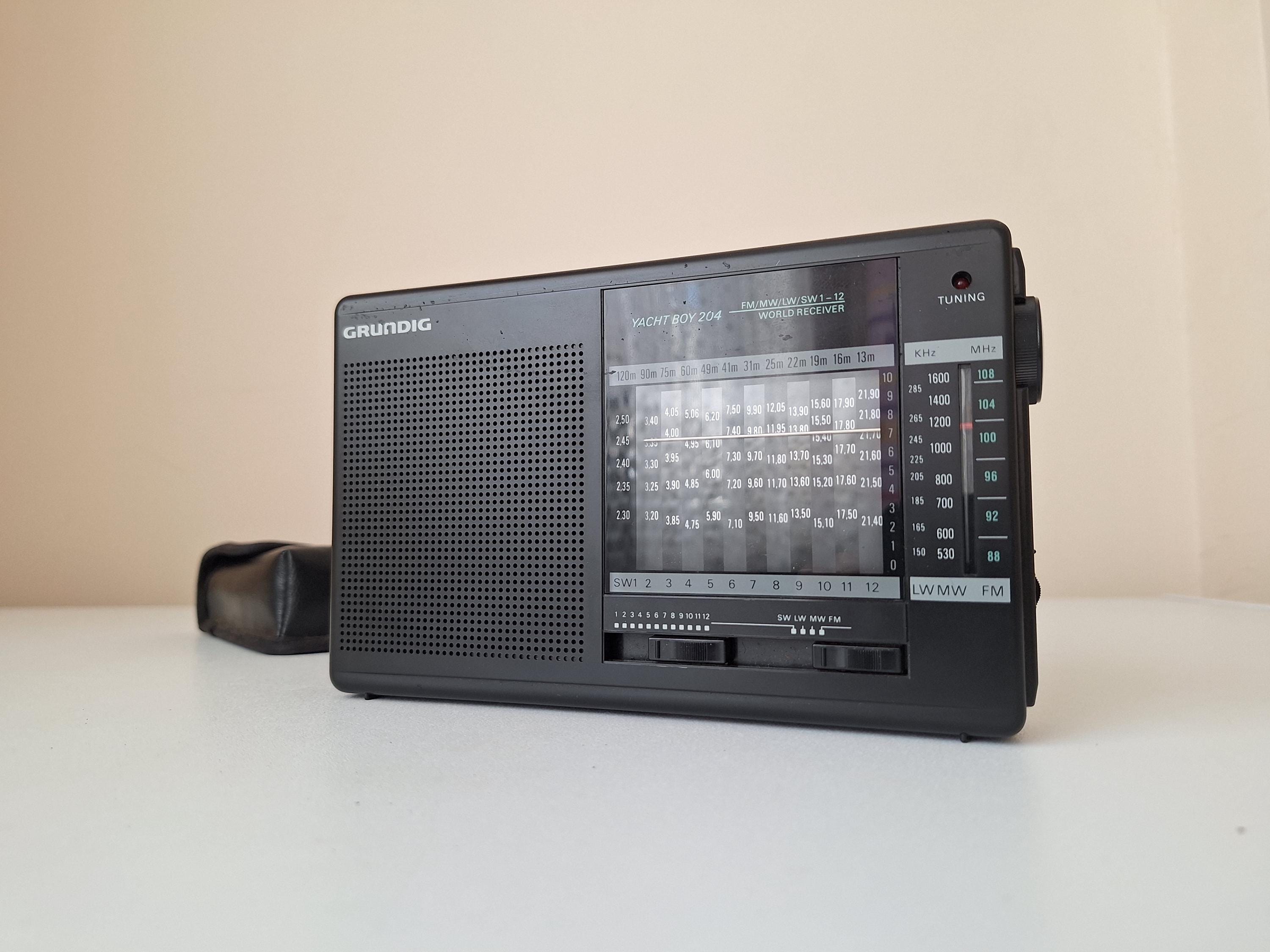 Radio Grundig Boy 50 Vintage De 1996 - Fonctionne Parfaitement, état Excellent