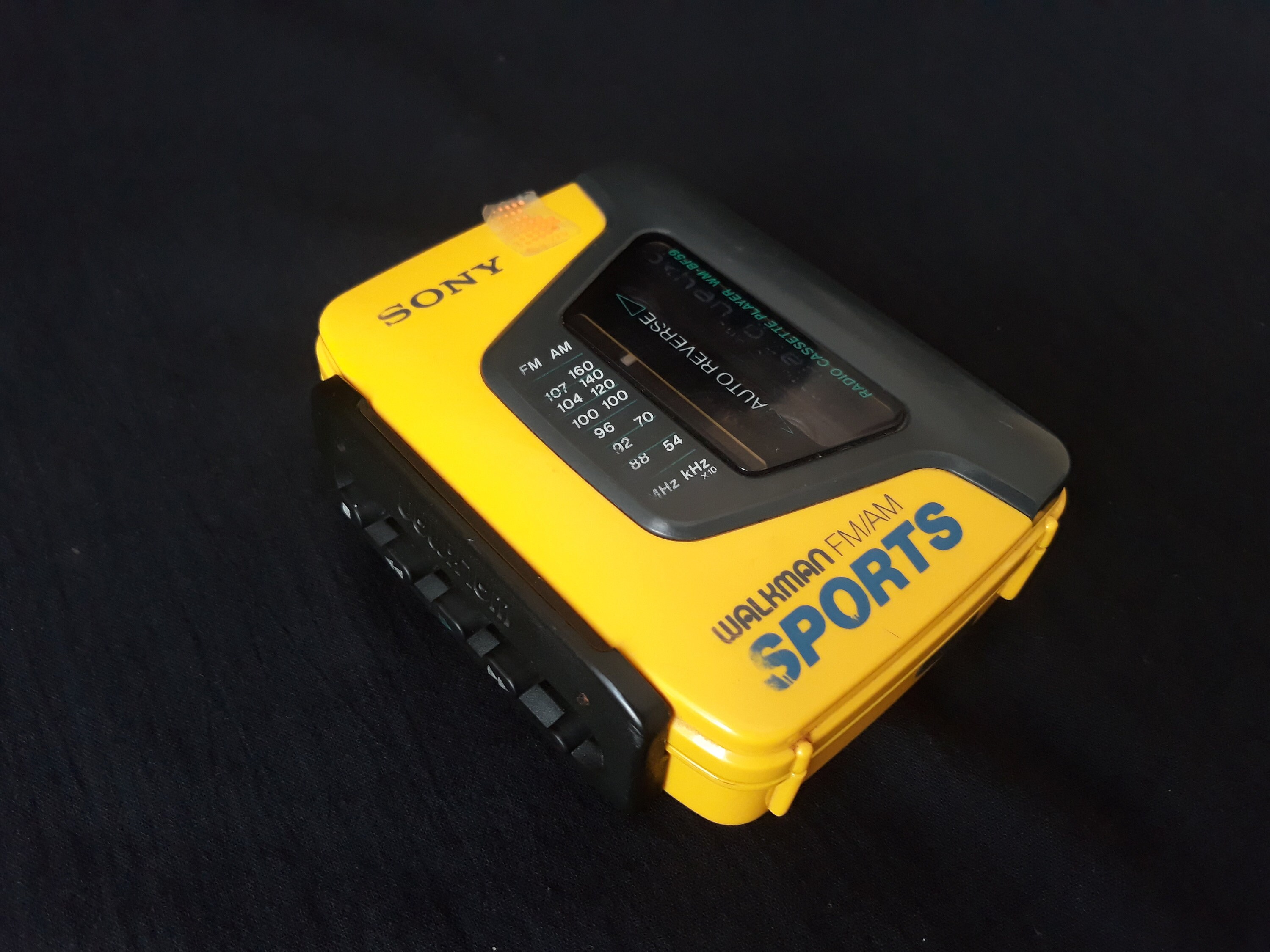 お得，定番人気 SONY SPORTS カセットウォークマン WM-BF59