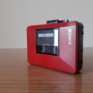 Walkman Sony Rouge My First Sony - Enfant WM-3060 Avec Haut-parleur (Années 90, Fonctionne)