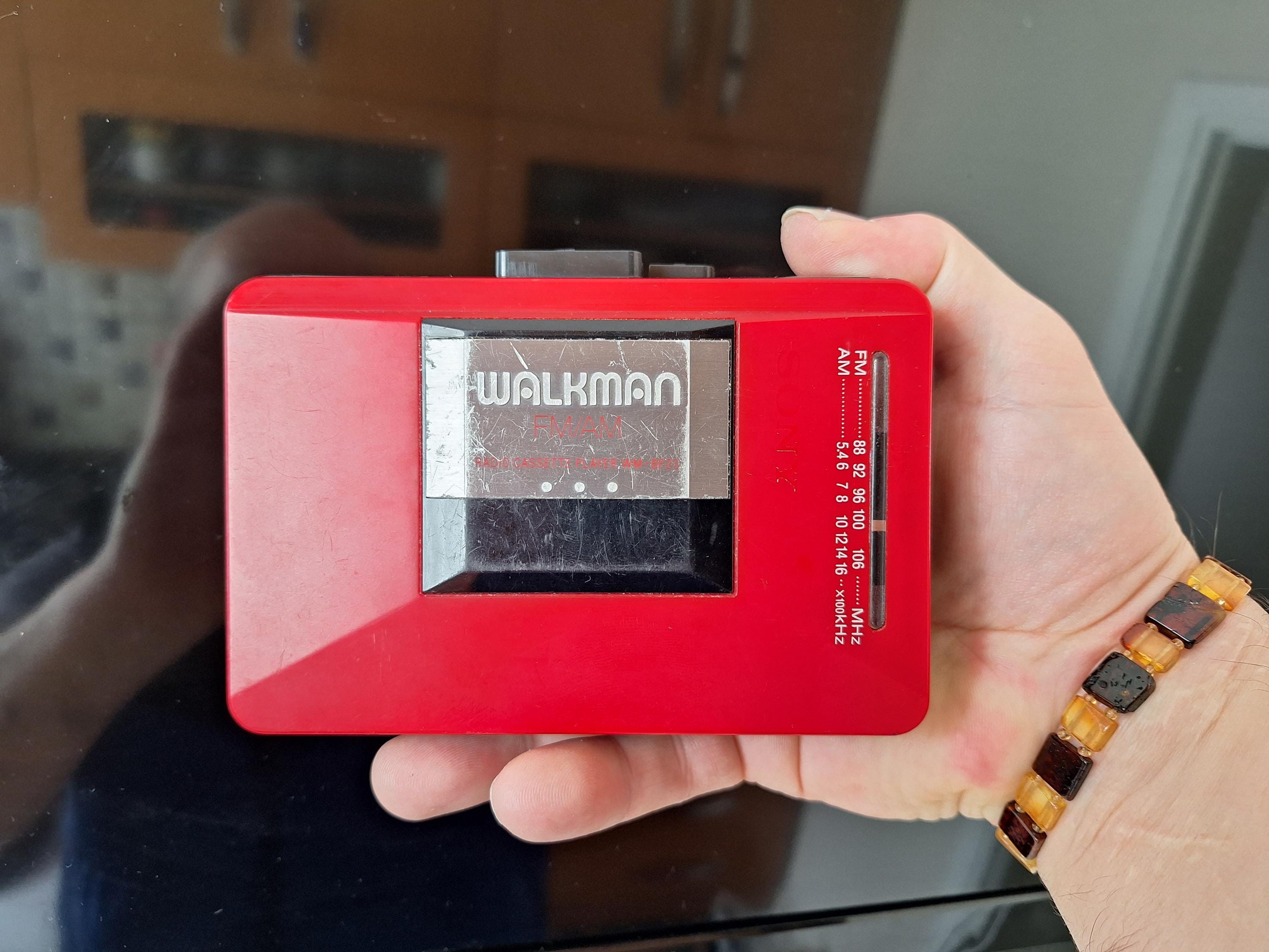 ビンテージ ソニー ウォークマン WM-BF23: FM/AM カセットプレーヤー