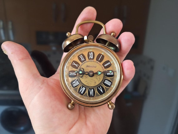 ヴィンテージドイツ製置時計、フィリグリー真鍮ケース、ローマ数字