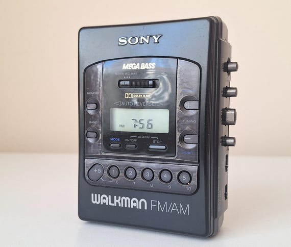 ビンテージ ソニー ウォークマン WM F2081：完全に動作するカセット