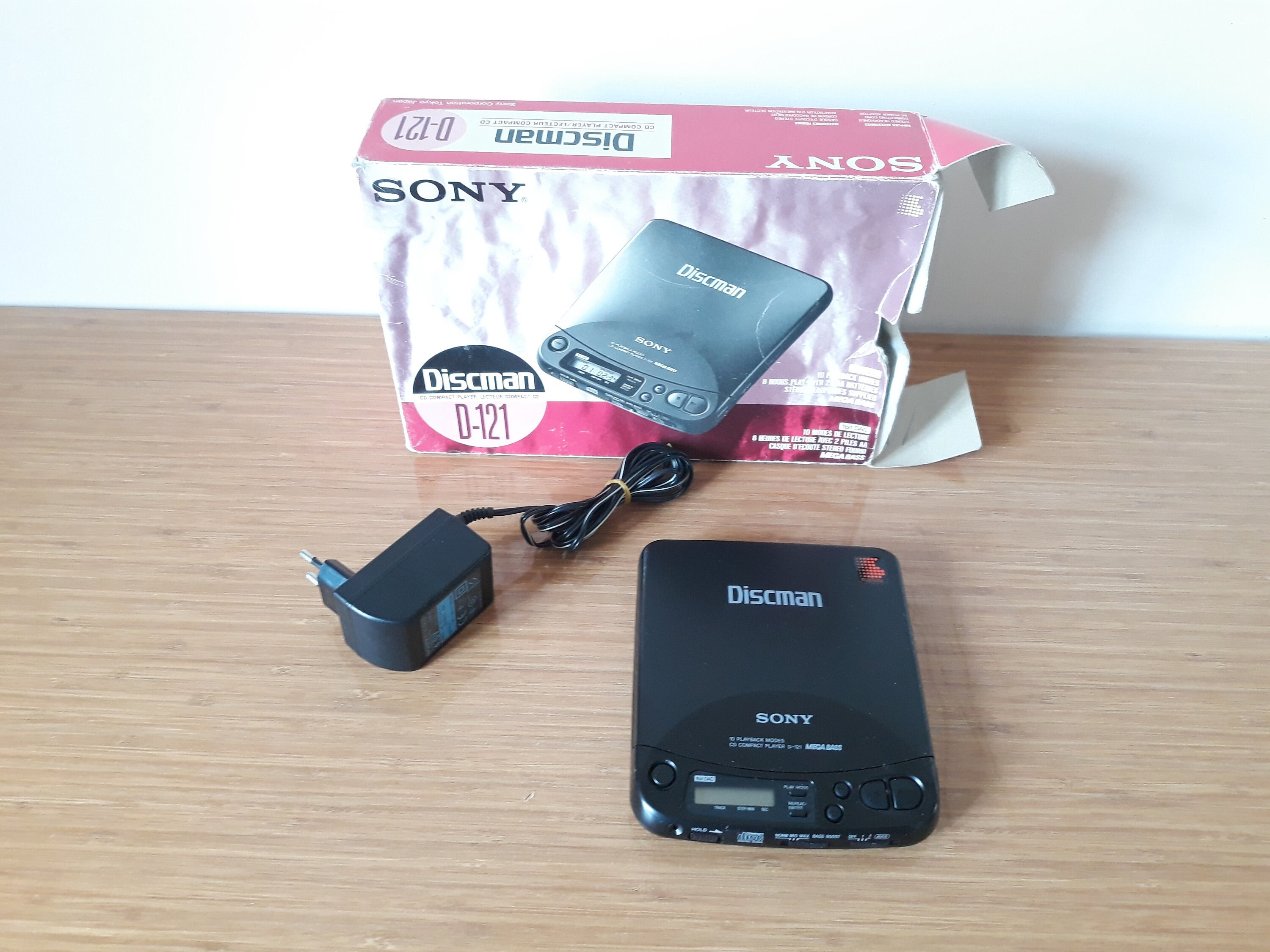 Sony Discman ポータブルCDプレーヤー D-Z555 BP-100 SONY ソニー D
