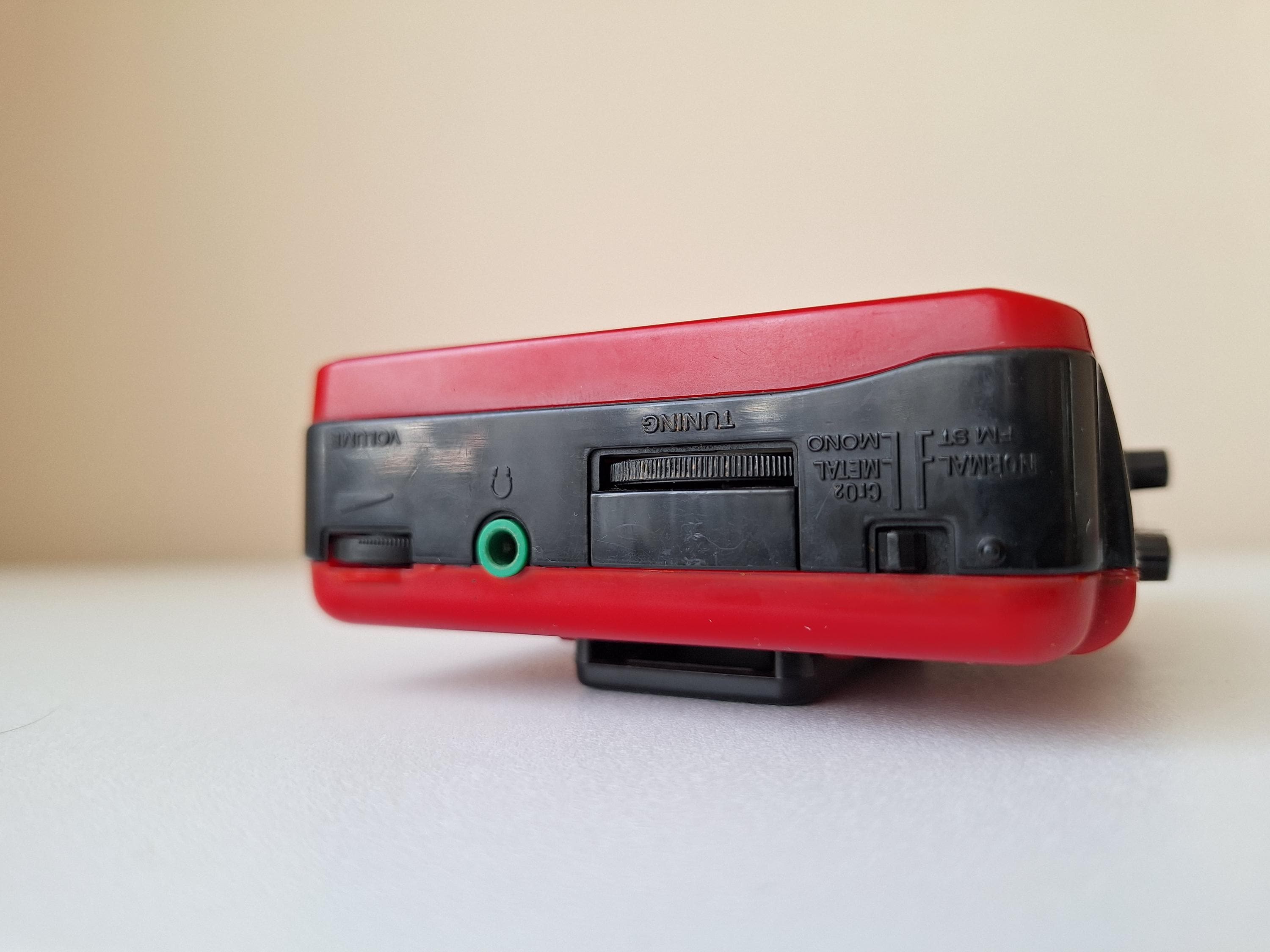 ビンテージ ソニー ウォークマン WM-BF23: FM/AM カセットプレーヤー