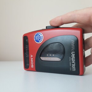 Casquette Vintage Sony Walkman Rouge Et Blanc - Collector Années 80/90, état D'occasion