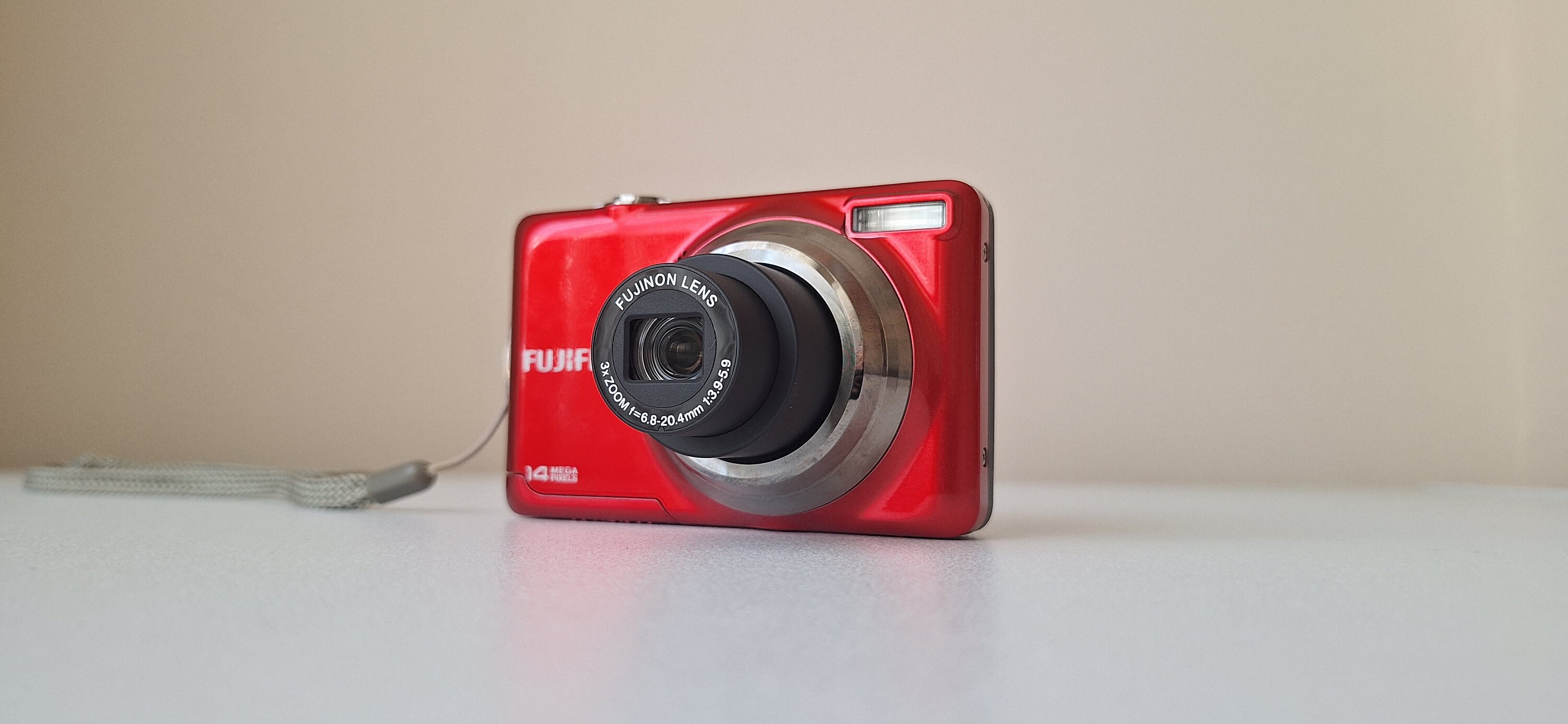 ヴィンテージ レッド Fujifilm FinePix JV310 デジタル カメラ: 14MP 