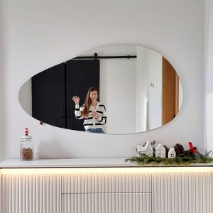 Espejo de pared orgánico asimétrico – Espejo de baño minimalista sin marco – Decoración moderna