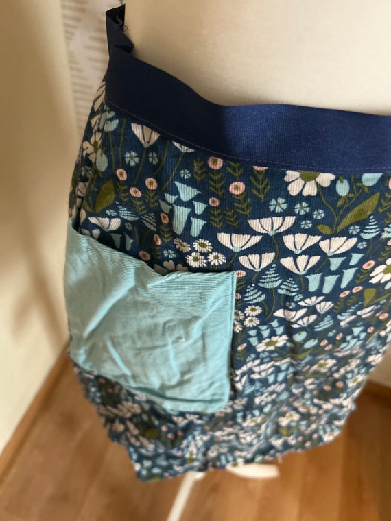 True vintage floral corduroy skirt - image 2