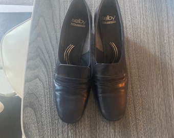 Pumps Navy true vintage slip on pumps. Size 8