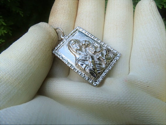 Christian keychain with an image of the Virgin Ma… - image 4