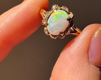 Vintage 10K Yellow Gold Australian Opal Ring - Size 6 US