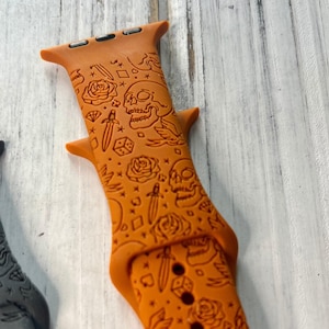 Halloween watch band for apple iwatch silicone skulls goth personalized engraved 38 40 41 42 44 45mm halloween accessory spooky band gift