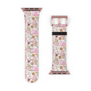 Pode incluir: Pulseira de relógio Apple em ouro rosa com fundo creme e um padrão repetitivo de cabeças de Mickey Mouse rosa, pipocas, biscoitos e bebidas. A pulseira é feita de um material durável e possui uma fivela em ouro rosa.