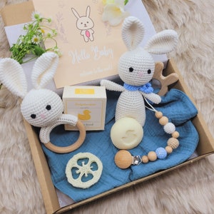 Coffret cadeau naissance baby shower futurs parents cadeaux bébé carte cadeau attache tétine peluche hochet doudou