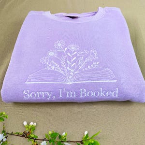 Bluza z haftem Przepraszam, jestem zajęty, Bluza książkowa, Prezent dla miłośników książek, Prezent dla bibliotekarza, Miłośnik książek, Bluza do czytania dla kobiet
