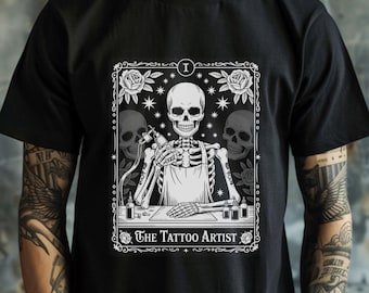 Gothic Tattoo Artist Tarot Card T-Shirt: Skeleton Tattooist