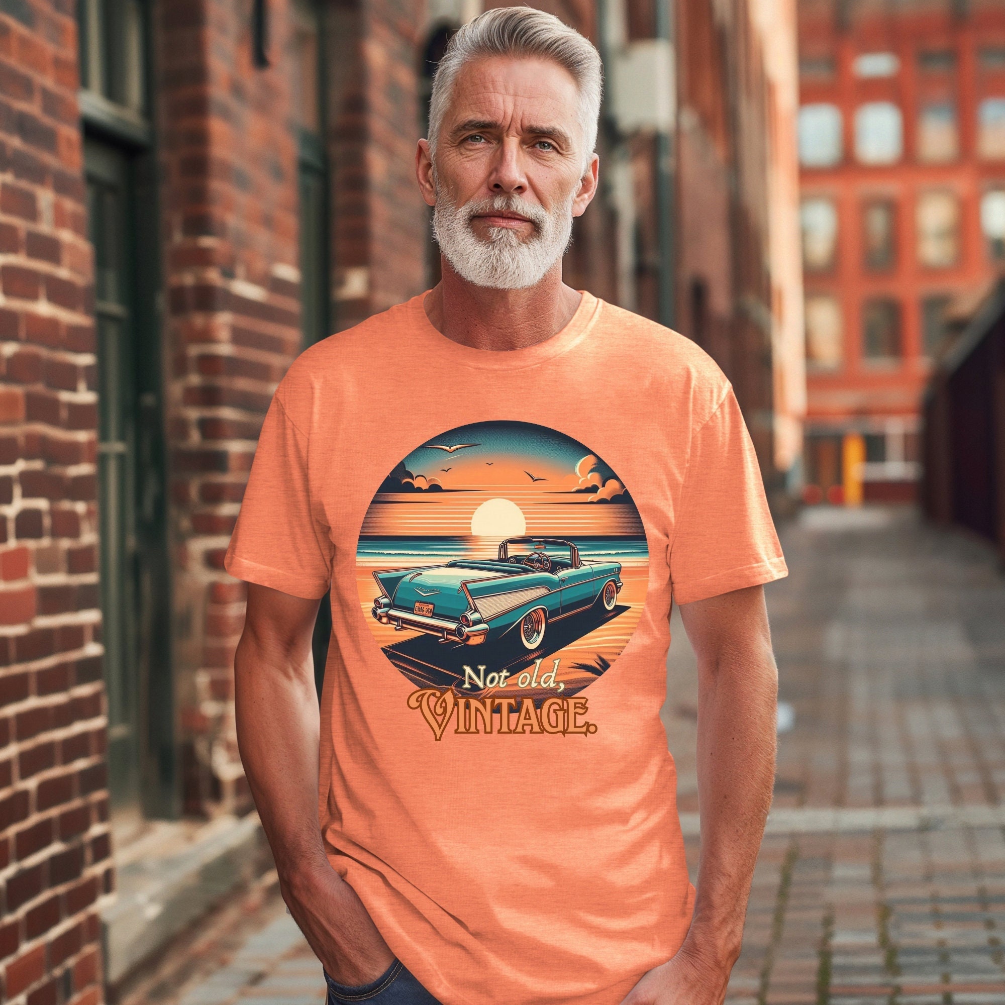 ヴィンテージカーTシャツ：ビーチサンセット、クラシックカーデザイン