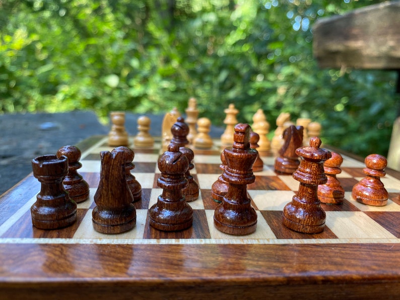 Jeu d'échecs de voyage Mini jeu d'échecs Jeux d'échecs magnétiques en bois avec échiquier 5 12,5 cm et 7 18 cm cadeau pour lui Cadeau de Noël image 4