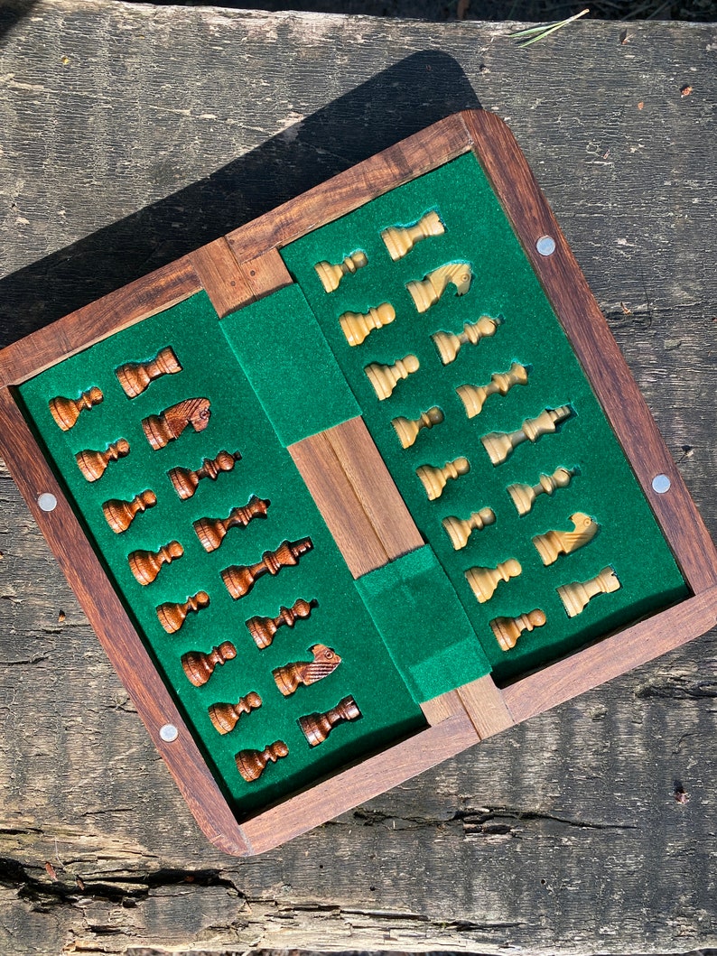 Jeu d'échecs de voyage Mini jeu d'échecs Jeux d'échecs magnétiques en bois avec échiquier 5 12,5 cm et 7 18 cm cadeau pour lui Cadeau de Noël image 8