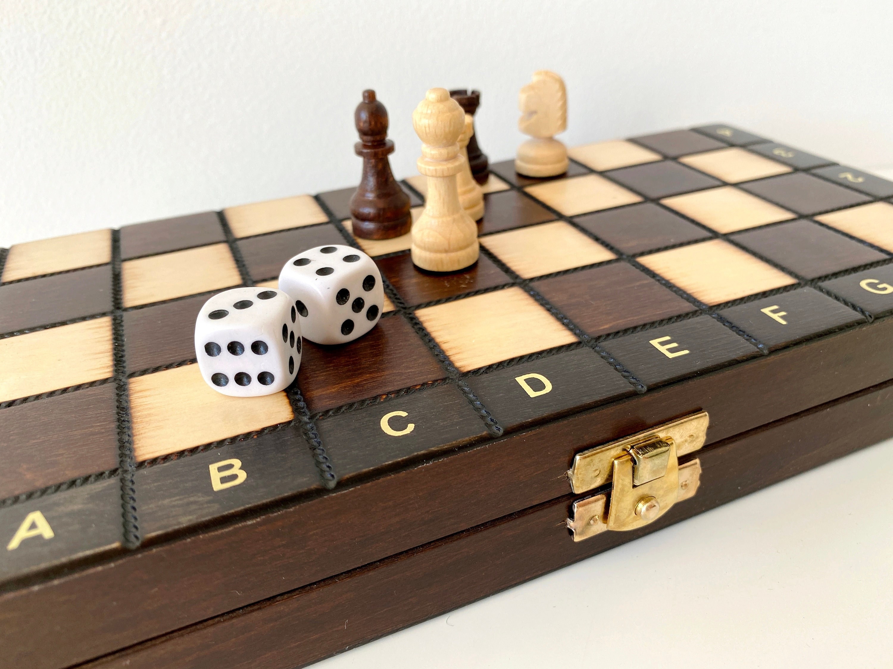 Wooden Chess Set - Handcrafted Chess Pieces - 15 Inch Chess Board -  Foldable - Interior Storage Space - Travel Friendly - Felt Bottom - 3 Inch  King - Bonus Wooden Checkers Pieces, Board Games -  Canada
