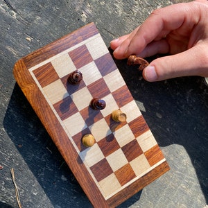 Jeu d'échecs de voyage Mini jeu d'échecs Jeux d'échecs magnétiques en bois avec échiquier 5 12,5 cm et 7 18 cm cadeau pour lui Cadeau de Noël image 3