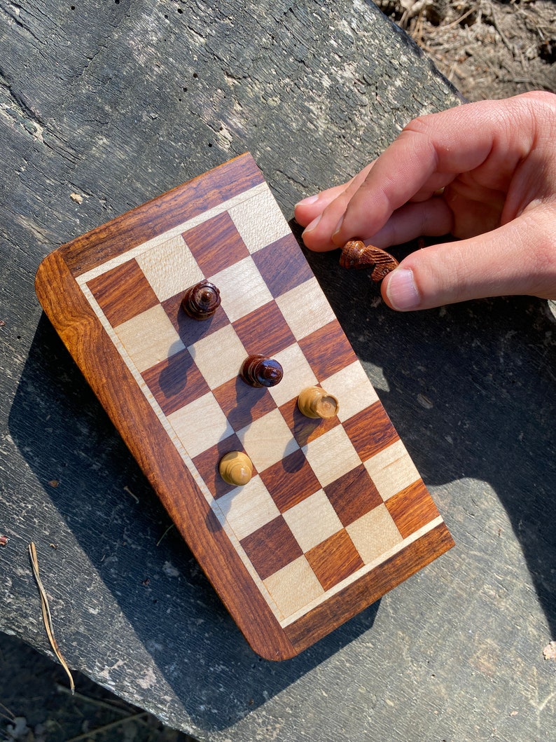 Jeu d'échecs de voyage Mini jeu d'échecs Jeux d'échecs magnétiques en bois avec échiquier 5 12,5 cm et 7 18 cm cadeau pour lui Cadeau de Noël image 3