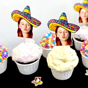 Topo de cupcake com rosto de sombrero personalizado - Festa de despedida de solteira da Final Fiesta - Cupcake de despedida de solteira do acampamento - Decoração para festa de festa no México