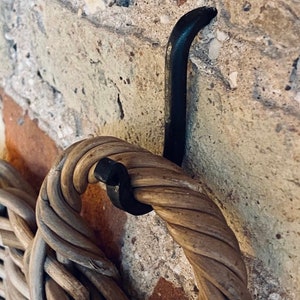 Einschlaghaken, Schmiedearbeit, handgeschmiedet.