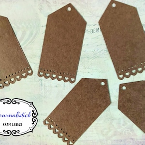 Packung mit 10 Kraft-Gepäckanhängern 7,5 x 4,5 cm mit gestanztem Herz-Muster. Scrapbooking, Junk Journaling, Bullet Journal, Vintage Tickets.