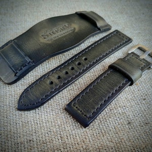 BundStrap.Bracelet de montre en cuir.Bracelet de montre en cuir.Bracelet manchette.Style vintage minimaliste fait main.18,20,22,23,24 mm.Kaki foncé.Fil noir.