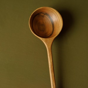 Cuillère en noyer ou cerisier | Cuillère artisanale en bois | Accessoire de cuisine | Décoration de cuisine
