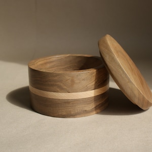 Boîte à bijoux en bois de noyer | Boîte faite à la main | Rangement artisanal élégant | Organiseur de bijoux en bois