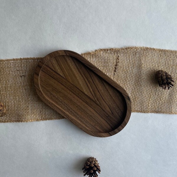 Oval walnut wood tray - A touch of natural elegance to your table