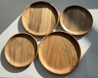 Set of 4 handmade walnut wood plates, diameter 20 cm and 24 cm