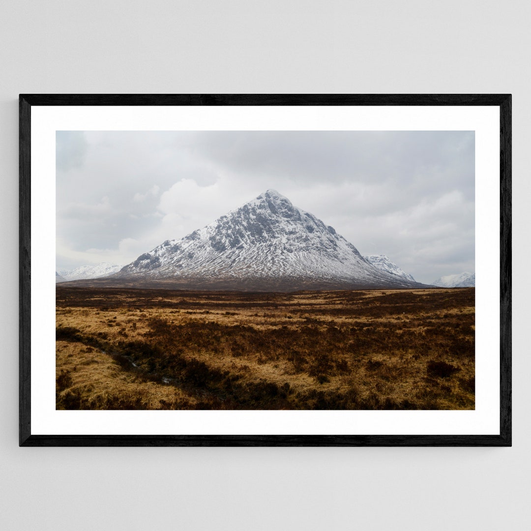 Estampe encadrée des Highlands écossais Glen Etive par Juniqe