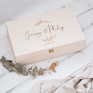 Erinnerungskiste personalisiert Erinnerungsbox zur Hochzeit mit Namen Hochzeitsgeschenk personalisiert glücklicheiraten EB04 Bild 6