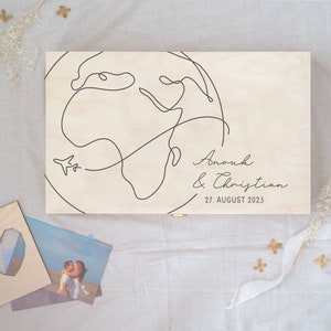 Personalisierte Erinnerungskiste aus Holz, Erinnerungsbox mit Namen, Erinnerungsbox für Brautpaare, Erinnerungskiste zur Hochzeit, Geschenk zur Hochzeit, Weltkarte