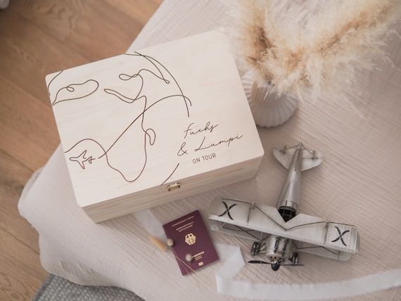 Erinnerungskiste personalisiert zur Hochzeit Reise | Holzkiste mit Namen | Geschenk zur Hochzeit mit Name Welt | glücklicheiraten EB37
