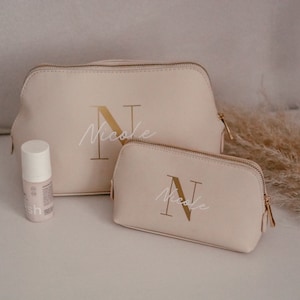 Personalisierte Kosmetiktasche für Frauen | Buchstabe und Name | Geschenk Mama | Schminktasche für sie | Kulturbeutel im Lederlook