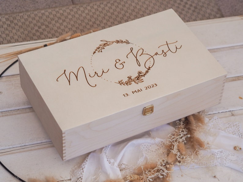 Erinnerungskiste personalisiert Erinnerungsbox zur Hochzeit mit Namen Hochzeitsgeschenk personalisiert glücklicheiraten EB04 Bild 4