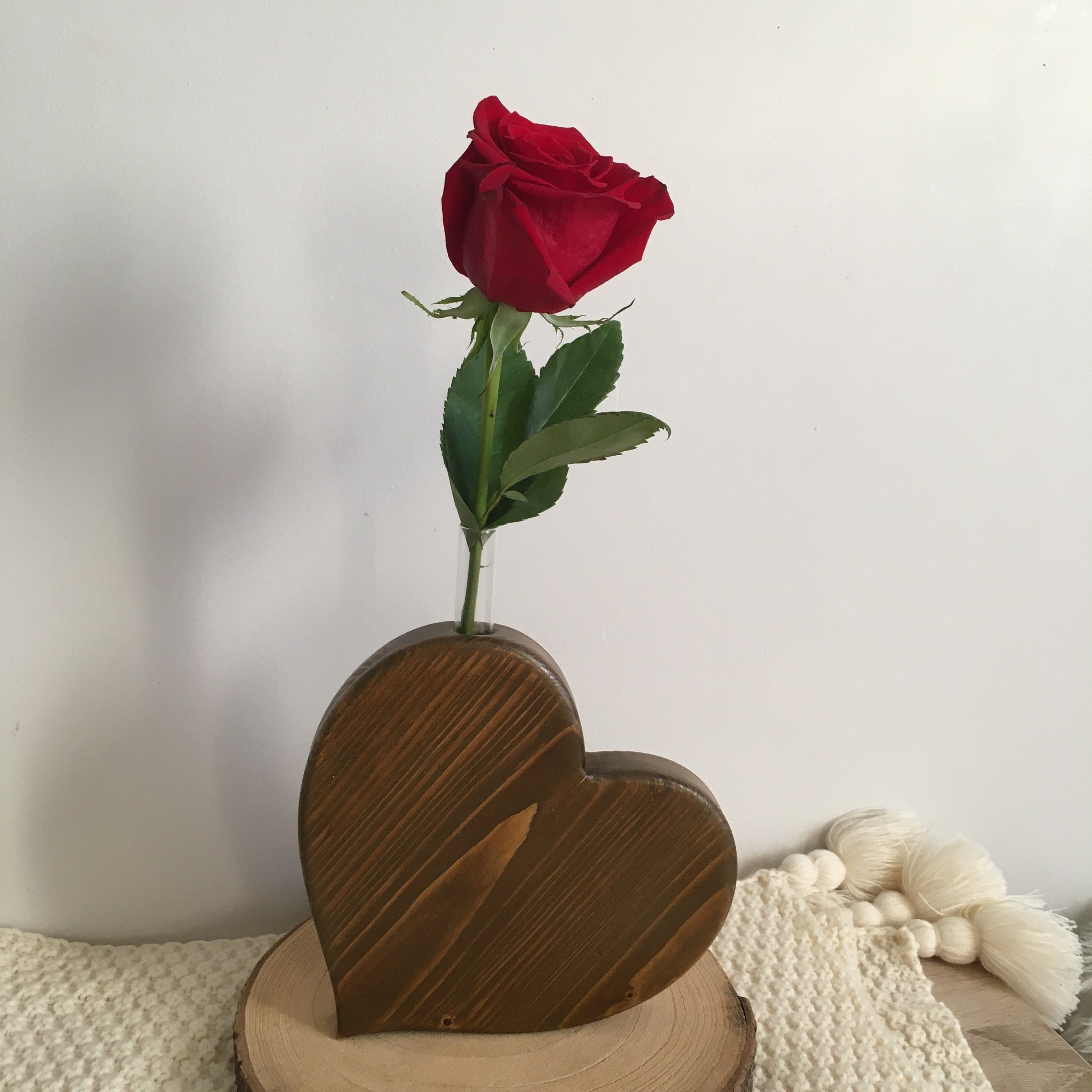 Vase Soliflore Coeur en Bois d'épicéa avec Tube Verre Décoration Intérieure Cosy Idée Cadeau | Livra