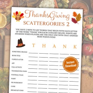 Könnte beinhalten: Thanksgiving Scattergories 2 Spielblatt mit einer Truthahn-Illustration und den Worten "Sofort-Download". Das Spiel enthält Kategorien, um Wörter aufzulisten, die mit jedem Buchstaben von "THANK" beginnen.