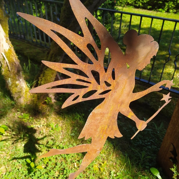 Fliegende Fee/Elfe mit Zauberstab Rost Gartenstecker Deko für Garten