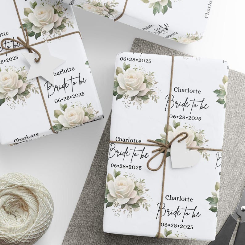 Rouleau de papier d'emballage de la future mariée, emballage cadeau personnalisé pour shower de mariage, cadeau personnalisé pour la mariée avec nom et date, emballage rose blanche image 2