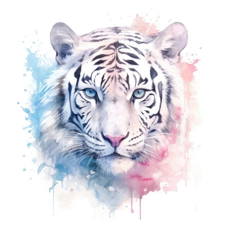 Op de afbeelding: Een witte tijger met blauwe ogen is afgebeeld in een aquarel. Het gezicht van de tijger is het middelpunt van de afbeelding, met zijn strepen en snorharen zichtbaar. De achtergrond is een zachte mix van blauwe en roze aquarelwashes.