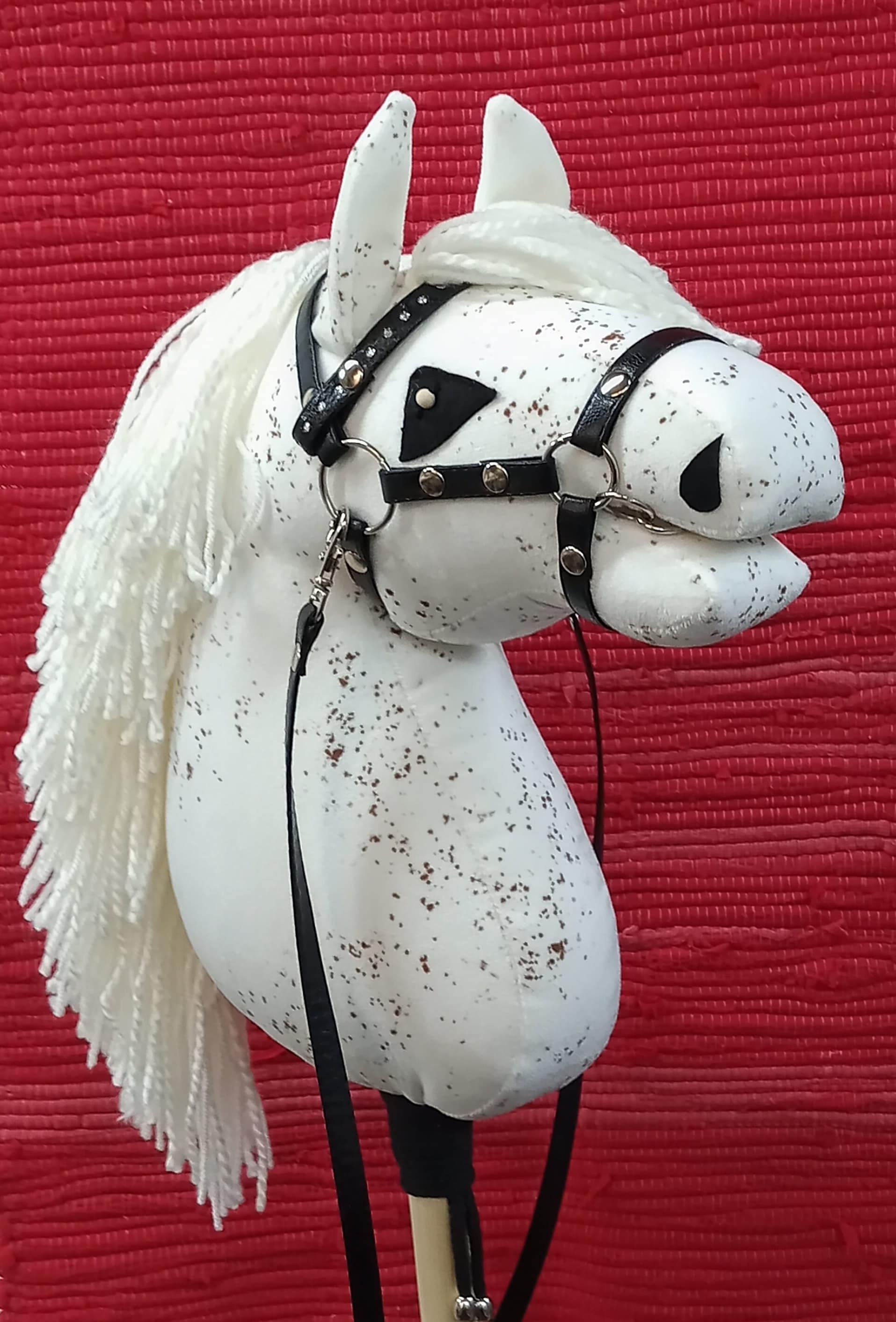 木製馬の彫刻 約60cm 赤い首輪付き