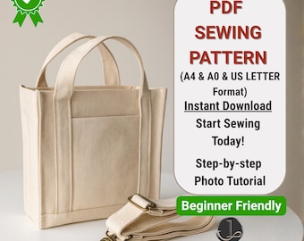 Puede incluir: Un bolso tote de lona beige con una correa de hombro ajustable a juego. La imagen incluye el texto "PDF Sewing Pattern" y "Beginner Friendly". El bolso tiene dos asas y un bolsillo frontal.