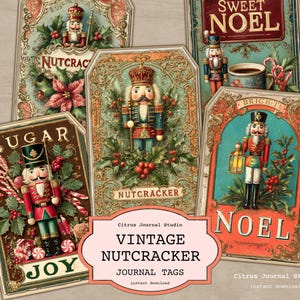 Puede incluir: Un conjunto de etiquetas de diario de estilo vintage con ilustraciones de cascanueces. Cada etiqueta presenta un diseño único con elementos festivos como acebo, bastones de caramelo y las palabras «Sugar», «Joy» y «Noel». Las etiquetas son de varios colores.